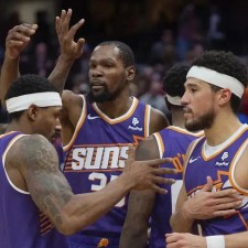 爱游戏网站-关于里程碑夜！菲尼克斯太阳强势反弹，NBA常规赛今晚刷纪录，气氛紧张，年轻球员得到机会的信息