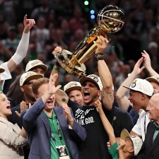 爱游戏入口-冲刺阶段NBA总决赛传出新动向；金州勇士强势反弹；管理层表态：悬念犹存；球探报告显示潜力的简单介绍