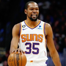 爱游戏网站-NBA季后赛赛程吃紧；勒沃库森转会期队长鼓劲；质疑声仍在；更衣室氛围转暖的简单介绍