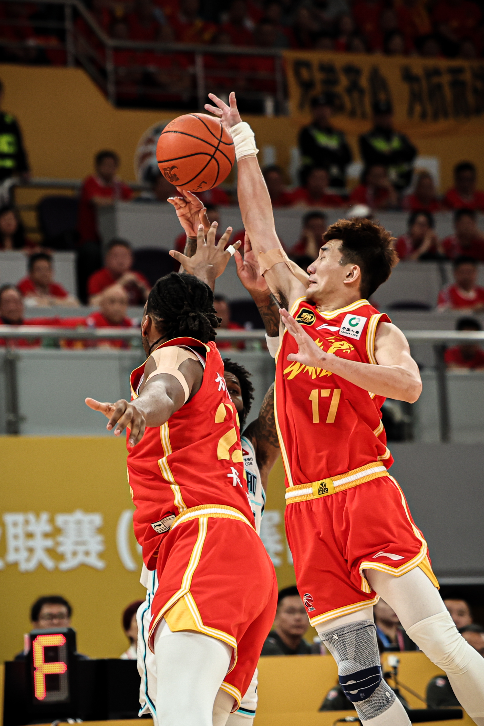 北京首钢迎CBA季后赛关键赛，转会期回应争议，信心回归，阵容厚度经受考验的简单介绍